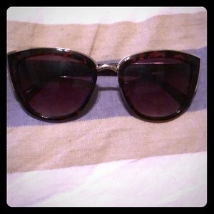 Like new sunglasses- worn once!